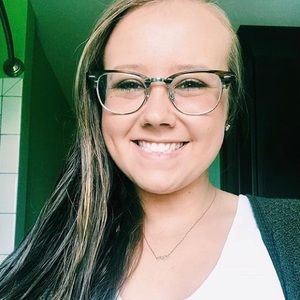 Meet your Posher, Elyse